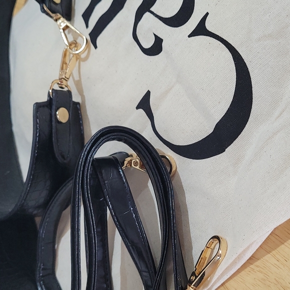 Calli Black Shoulder Bag - Picture 6 of 6